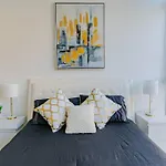 Downtown Paradise Escape With 2 Pools / Hot Tubs
